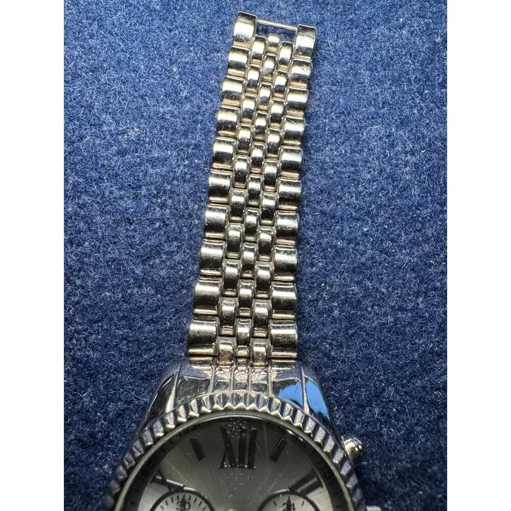 Accutime Watch Corp WM042615 1115 (needs battery)